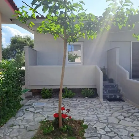 Maro Sweet Apartment Aigio